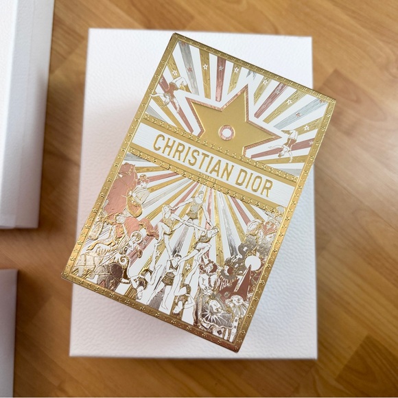 DIOR Holiday 2025 Snow Globe - Picture 7 of 7